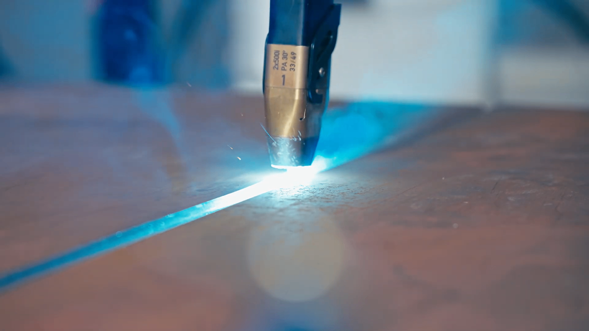 Primer plano del proceso de soldadura láser Fronius